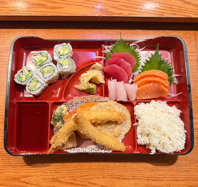 Sashimi Dinner Special (9 Pieces).