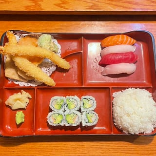 Sushi Dinner Special (4 Pieces)